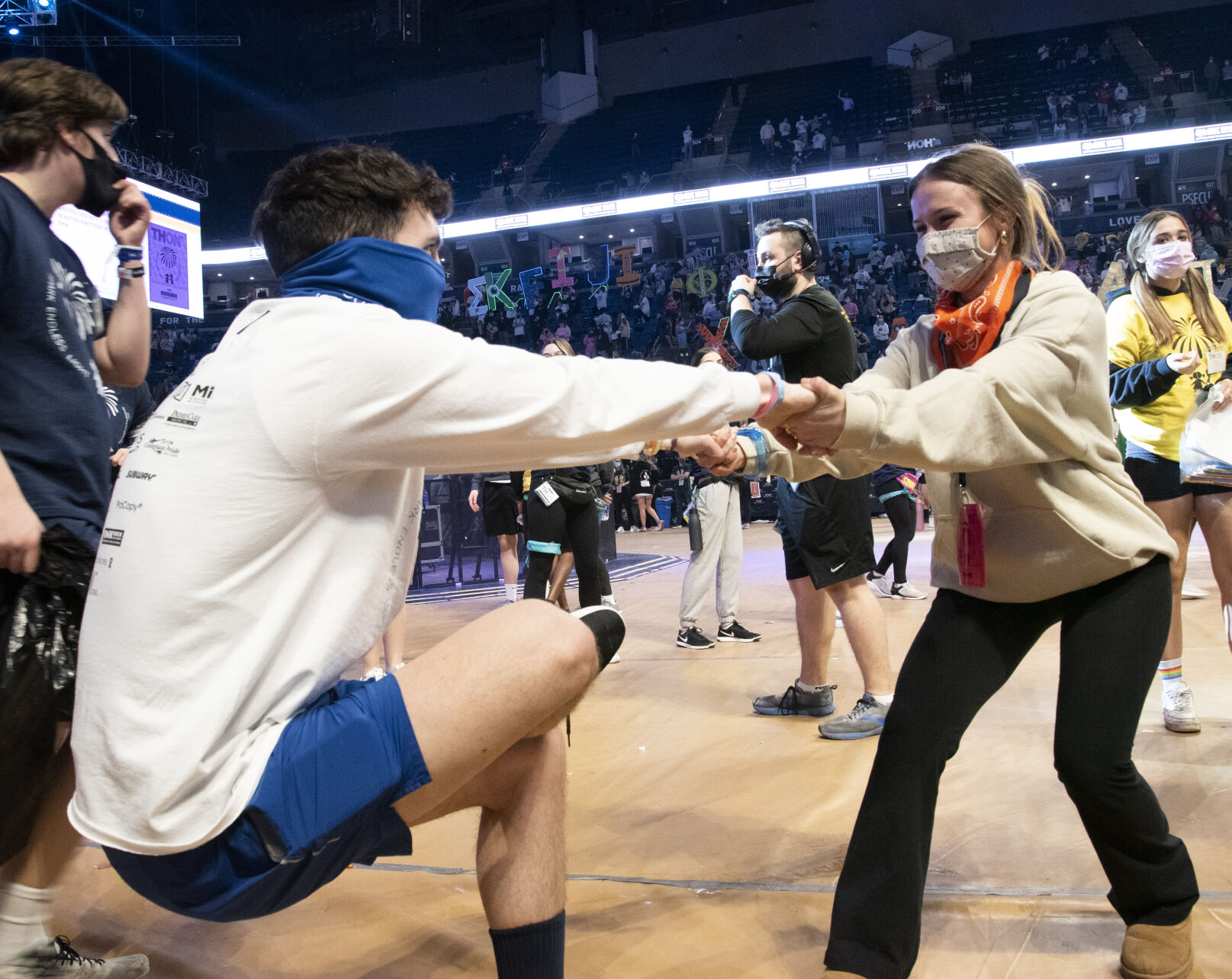 THON 2022, dancers stretch